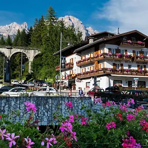 Meuble Neve 3* Cortina dʼAmpezzo